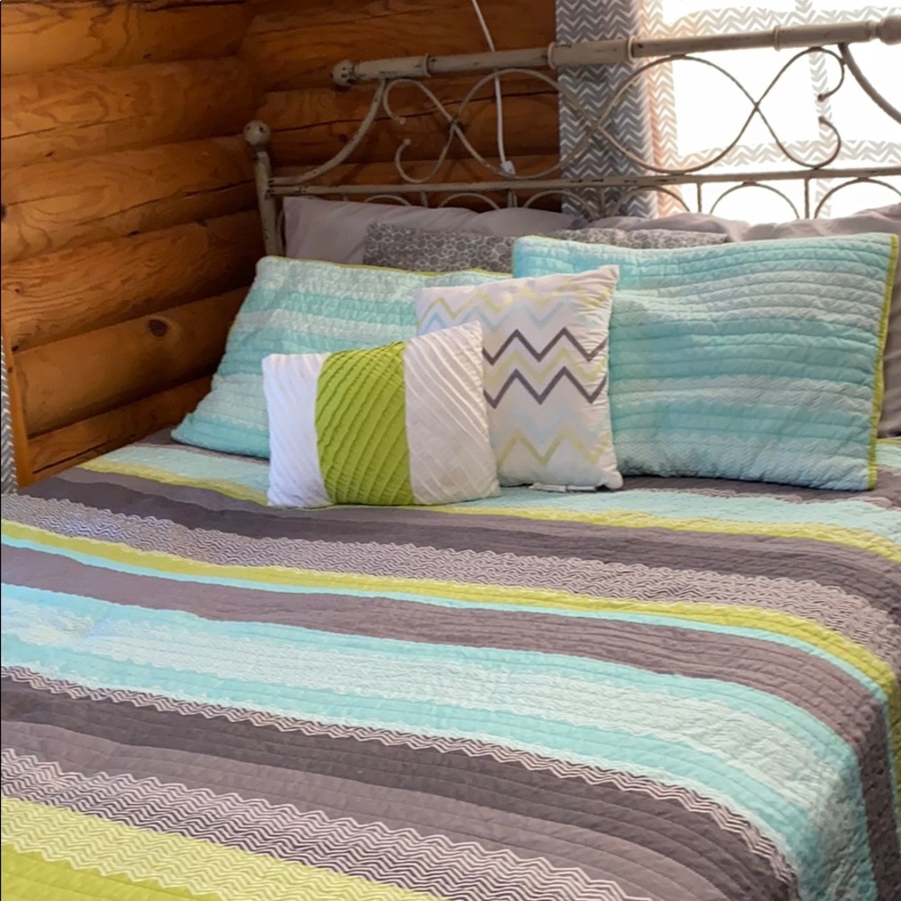 Queen quilt set